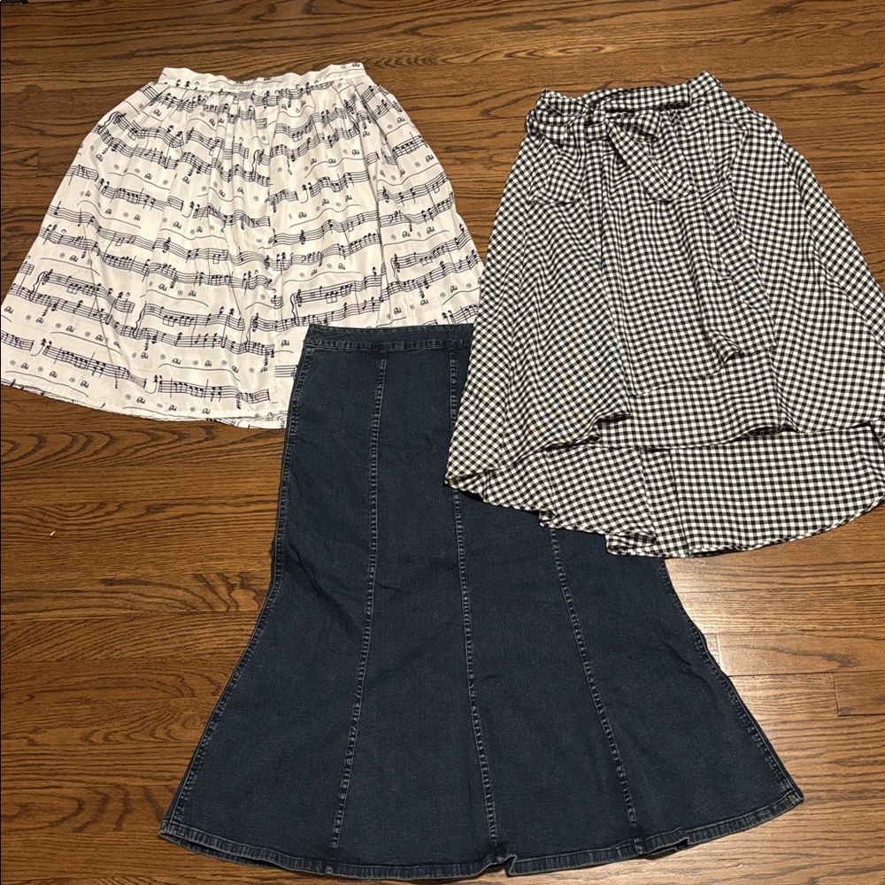 3 Skirt Bundle 👗 - Size Large